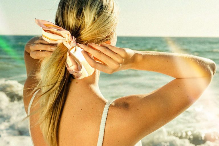 Scrunchies: Od hippie kultúry po módny doplnok 7