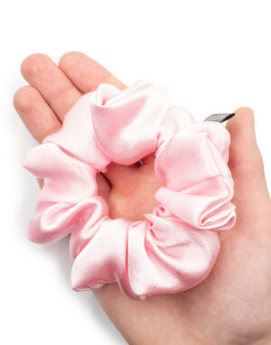 Scrunchies: Od hippie kultúry po módny doplnok 5